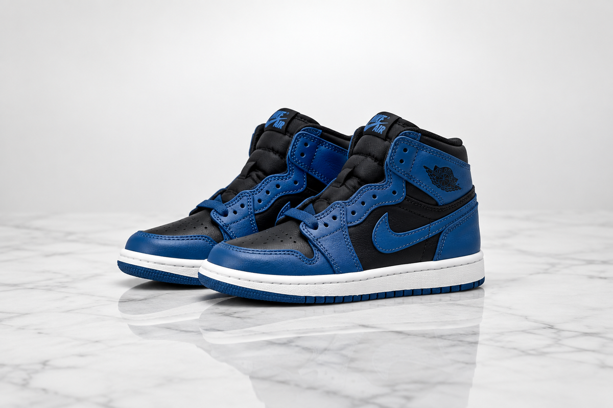 Editorial Jordan 1 Retro High Dark Marina Blue sneaker image